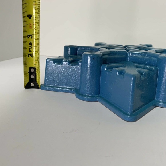 Nordic Ware Disney Frozen 2 Cast Snowflake Pull Apart Bundt Cake Pan 6 cups - Picture 12 of 12